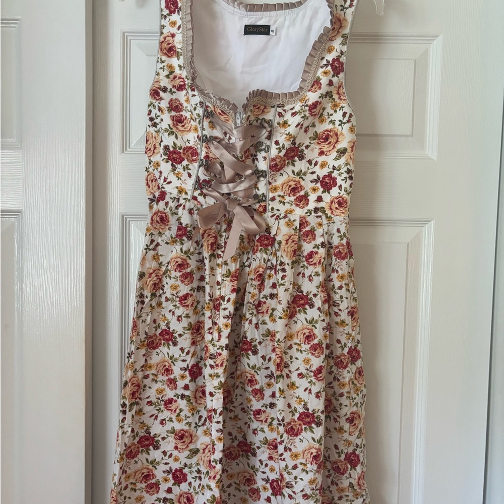 GloryStar Floral Dirndl - Picture 4 of 5